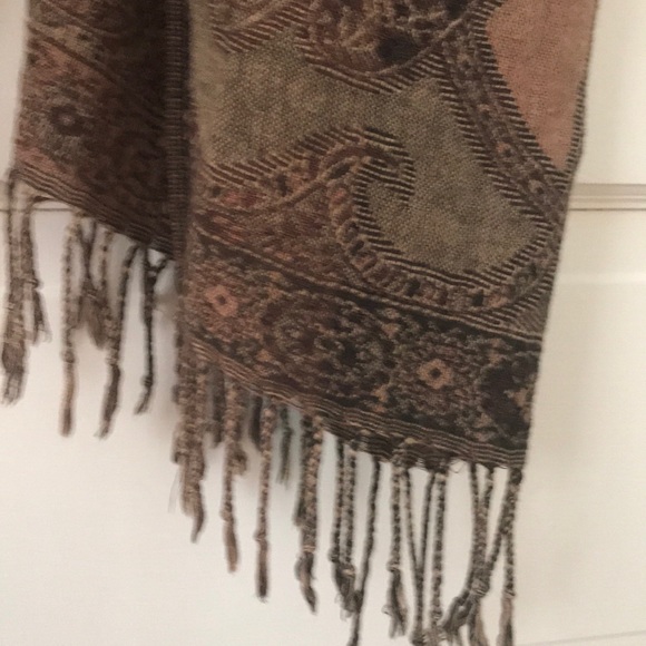 2 for the price of one scarfs!! - Picture 2 of 4